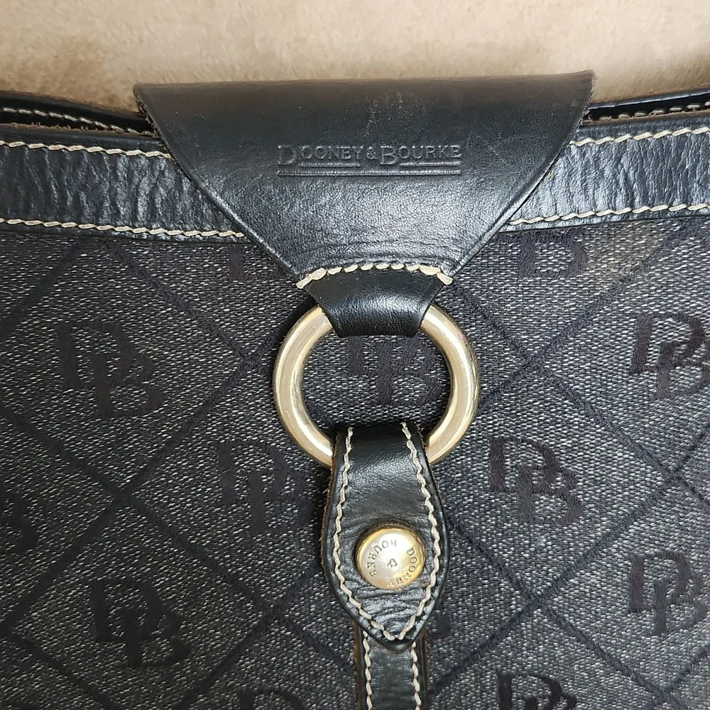 Dooney and Bourke ❤️ ring flap dark Grey canvas black leather shoulder bag - Picture 4 of 17